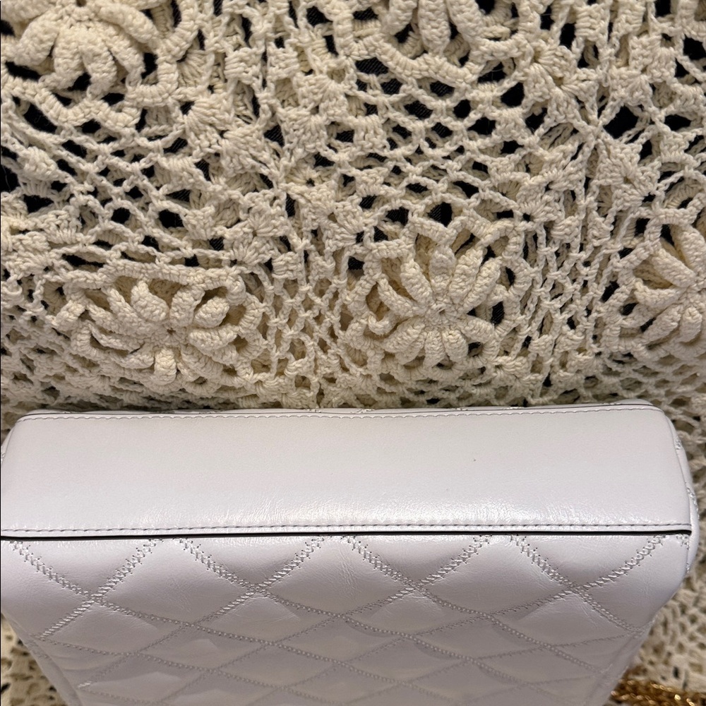 Tory Burch White Quilted Shoulder Bag with Gold Chain - Picture 5 of 8